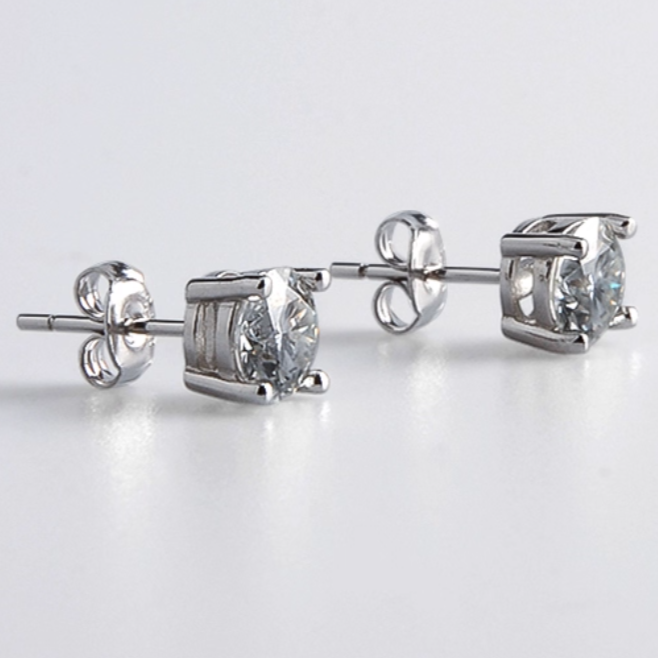 DIAMOND STUDS. - 5MM MOISSANITE